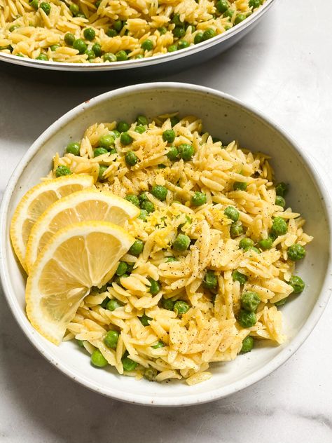 Easy Lemon Orzo & Peas – Plant Based Jane Orzo Peas, Orzo With Peas, Peas Plant, Orzo Dishes, Olive Oil Pasta, Lemon Orzo, How To Cook Orzo, Pea Plant, Peas Recipe