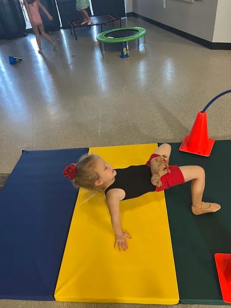 Toddler Gymnastics Activities, Teaching Gymnastics, Preschool Gymnastics Lesson Plans, Peewee Cheer, Toddler Gymnastics, Gymnastics Lessons, Preschool Gymnastics, Gymnastics For Beginners, Health Game