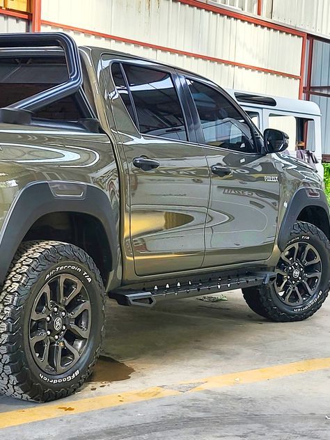 #toyota #hilux #new #offroadsidestep #sidestep #custom Toyota Hilux 4x4 Modified, Fort Ranger, Cars Modified, Car Facts, Toyota Fortuner, Cars Collection, Mitsubishi L200, Street Racing Cars, Toyota Trucks