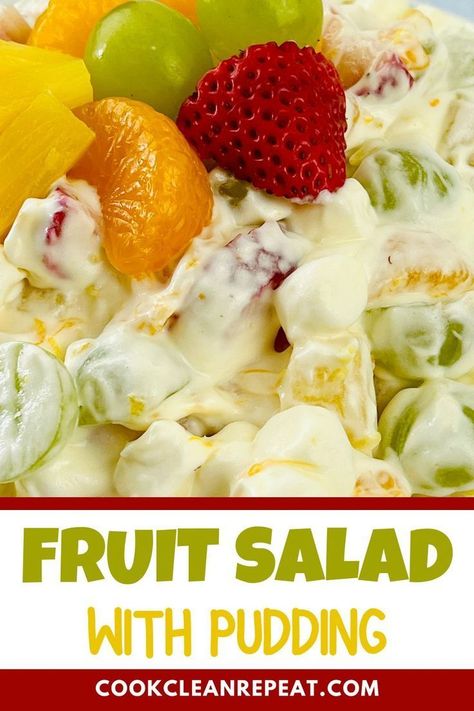 Fruit salad with pudding is the best and freshest addition to your table. Looking for a sweet that is healthy and light? Delight your guests with a delicious fruit salad with pudding! This easy-to-make dish is perfect for potlucks, backyard barbecues, or simply an after-dinner treat. Canned Fruit Recipes, Strawberry Jello Salad, Sweet Salads, Making Salad, Fruit Salad With Pudding, Easy Fruit Salad Recipes, Creamy Peas, Fruit Pudding, Apple Dishes