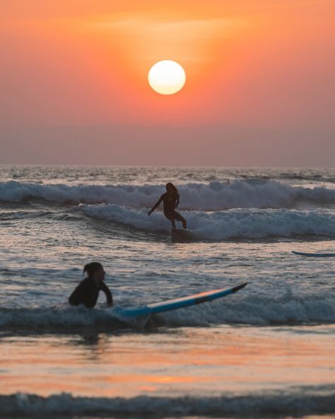 A few fun surf photos from Costa Rica.🌊 I’m so ready for another surf trip. 🤍🏄🏼‍♀️ Costa Rica Surfing, Costa Rica Aesthetic, Surf Retreat, June Aesthetic, Costa Rica Surf, Camp America, Calm Life, Surf Photos, Surfing Aesthetic