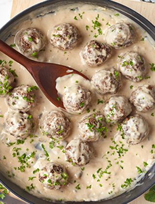 Mushroom Meatballs, Campbell Soup Company, Meatball Sauce, Mushroom Soup Recipes, Cream Of Mushroom Soup, Stroganoff Recipe, Beef Meatballs, Cream Of Mushroom, Swedish Meatballs