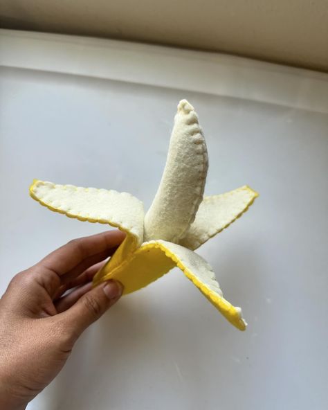 Cutest banana felt toy. Tutorial and free template https://woojr.com/banana-felt-food-tutorial-pattern/?unapproved=64590&moderation-hash=161b3efb754aa9891b8d191107585dcc#comment-64590 #felttoy #feltcraft #felt #feltfruit #feltbanana Felt Banana Pattern, Felt Toy Patterns Free Templates, Banana Template, Felt Banana, Felt Food Patterns Free, Felt Food Patterns, Felt Fruit, Felt Toys Patterns, Banana Pattern