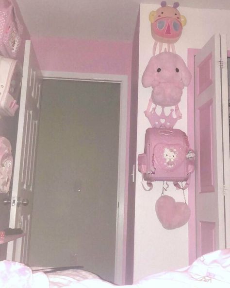 Pink Dreamcore, Hello Kitty Corset, Creepy Cute Aesthetic, Creepy Cute Fashion, Dreamcore Aesthetic, Images Hello Kitty, Creepy Core, Native Language, Dreamcore Weirdcore