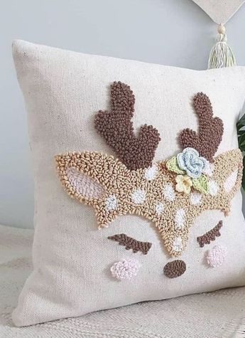 Punch Needle Ideas Projects, Punchneedle Ideas, Maluchy Montessori, Cushion Embroidery, Christmas Cushion, Punch Needle Patterns, Hand Embroidery Projects, Cute Face, Punch Needle Embroidery