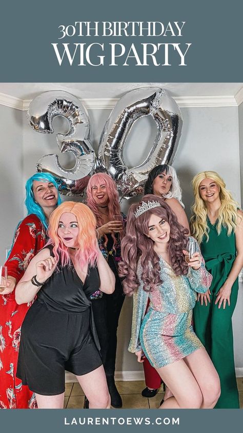 30th birthday wig party - a different and creative way to celebrate your birthday with friends! #wigbirthday #birthdayparty #30thbirthday Theme 50th Birthday Party, Braided Short Hairstyles, Birthday Party Photoshoot, Hair Birthday, Hairstyles Wigs, Afro Wig, 30th Party, Party Photoshoot, Birthday Hairstyles