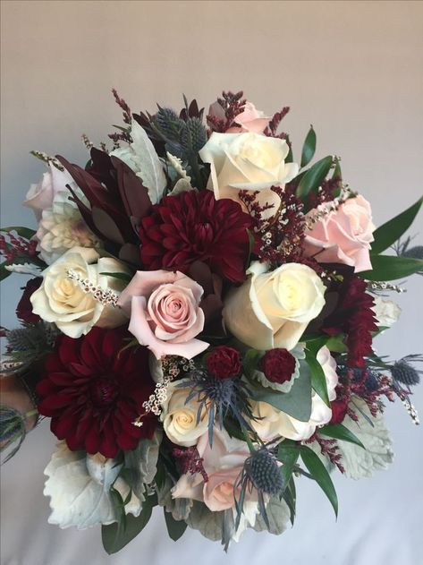 Burgundy Brides Bouquet, Real Flower Boquettes, Wedding Table Top Decor Centerpiece Ideas, Bride Bouquets Burgundy, Bouqette Of Flowers Wedding, Maroon Flowers Bouquet, Burgundy Flower Arrangements, Burgundy Flower Bouquet, Wedding Decorations Burgundy