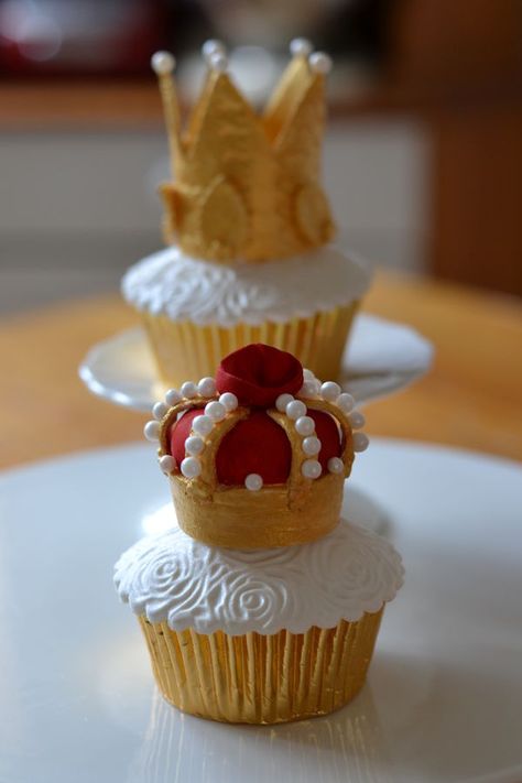 Photo 43 of 62 Jubilee Cupcake Ideas, Coronation Cake Ideas, Coronation Cupcakes, Queen Cupcakes, King Cupcakes, Jubilee Cakes, King And Queen Wedding, Coronation Cake, Coronation Ideas