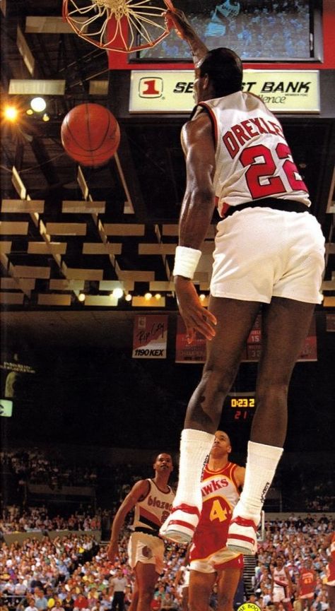 Clyde Drexler Portland Trail Blazers Spudd Webb Atlanta Hawks Nba Dunks, Portland Blazers, 80s Basketball, Clyde Drexler, Basketball Rim, I Love Basketball, Basketball Is Life, Portland Trail Blazers, Basketball Leagues