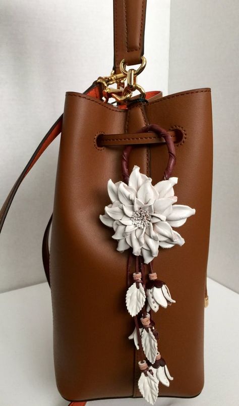 Dahlia flower inspired leather purse charm & keychain in white Purse Charms Diy, Diy Leather Projects, Leather Jewellery, Zipper Charms, Dahlia Flower, Charm Keychain, Leather Flowers, Leather Projects, Leather Gifts