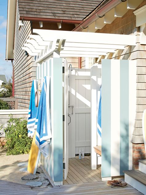 Bath Showers, Beach House Bathrooms, Outdoor Shower Ideas, Beach House Outdoor, Dix Blue, Outdoor Shower Beach, Outside Showers, Outdoor Shower Enclosure, Outdoor Baths