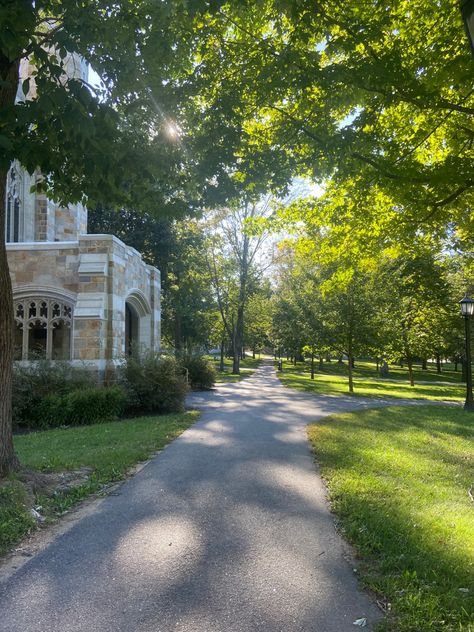 Bates College, Wellesley College