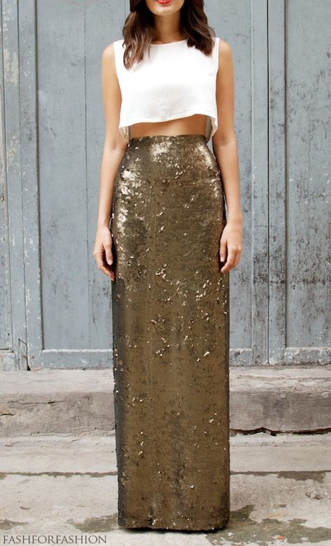 Gold Sequin Maxi - where and when would I wear this?! Probably never. But I am absolutely sure I must own this - yehhhhhhssss. Sequin Outfits, Maxi Sequin Skirt, Silvester Outfit, Maxi Rok, Eve Outfit, Mode Boho, Wrap Maxi Skirt, Diy Things, Looks Party