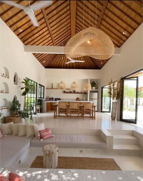 Amazing Home Design, Bali Beach House Interiors, Bali Villa Architecture, New Mexico Kitchen Design, Spacious Interior Design, Big House Interior Design, Bali Houses Villas, Big Garden House, Villa Room Design