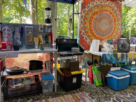 Camping kitchen set up Campground Set Up, Rave Camping Setup, Lost Lands Camping Set Up, Bonnaroo Camping Set Up, Music Festival Camping Setup, Camping Festival Campsite, Coachella Camping Setup, Festival Set Up, Camp Set Up