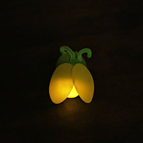 Make your own fireflies that light up! Fun kid's craft. Firefly Craft, Fireflies Craft, Storytime Crafts, Summertime Crafts, S Craft, Bright Fabrics, Chenille Stems, Camping Art, Fun Crafts For Kids