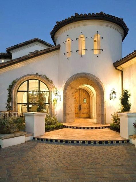 Main entrance to Spanish-Style Home Mediterranean Exterior Design, Mediterranean Exterior, Hacienda Style Homes, Spanish Mediterranean, Mediterranean Architecture, Mediterranean Style Homes, Casa Country, Mediterranean Home Decor, Spanish Architecture