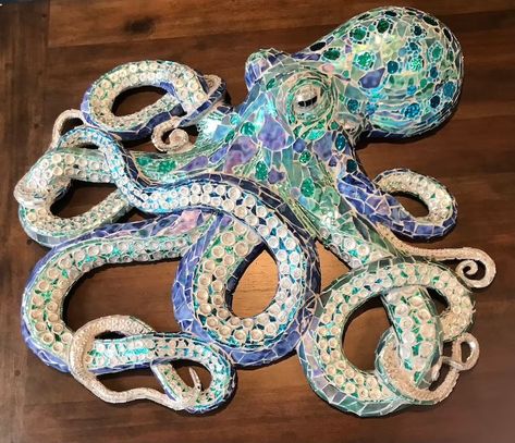 Sea Inspired Art, Octopus Wall Art, Mosaic Stepping Stones, Mosaic Animals, Mannequin Art, Octopus Art, Fish Sculpture, Turtle Art, Sea Inspired