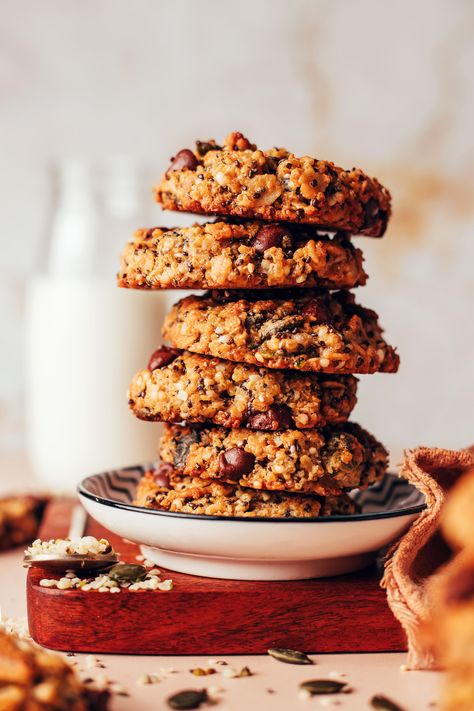 Quinoa Cookies, Breakfast Overnight, Breakfast Cookie Recipe, Raw Pumpkin Seeds, Quinoa Breakfast, Minimalist Baker, Cookie Calories, Breakfast Cookies, How To Make Breakfast