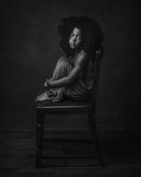 Photography Studio Ideas, Fine Art Portrait Photography, Children Photography Poses, Art Photography Portrait, Modern Photographers, Fine Art Portraiture, Annie Leibovitz, Photography Competitions, Photo Competition