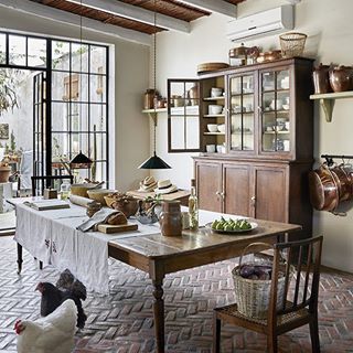 Gabled House, French Country Kitchens, French Country Kitchen, Brick Flooring, Baroque Style, Design Del Prodotto, French Country House, Eat In Kitchen, French Country Decorating