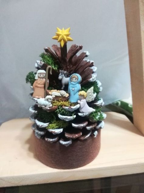 Pine cone nativity scene Nativity Scene Crafts, Pinecone Crafts Christmas, Christmas Crafts For Kids To Make, Handmade Christmas Crafts, Pine Cone Decorations, Cones Crafts, Fun Christmas Decorations, Nativity Crafts, Pine Cone Crafts