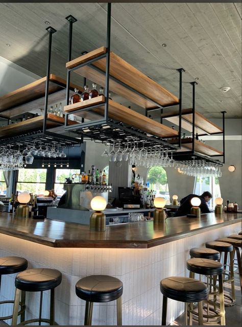 Simple Bar Design Restaurant, Pub Interior Design Modern, Bar Interior Design Industrial, Bar Ideas For Restaurants, Commercial Bar Design Ideas, Simple Bar Design, Cool Bar Ideas, Bistrot Design, Industrial Bar Design