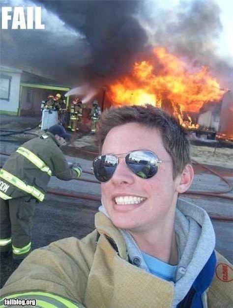 Hey, firefighter! Shouldn't you be, you know, fighting that fire? | 27 People Who Should NOT Be Taking A Selfie Right Now Funny Baby Images, Justin Bieber Jokes, American Funny Videos, Selfie Fail, Funny Selfies, Funny Dresses, Best Funny Photos, Funny Dog Photos, Funny Pictures For Kids