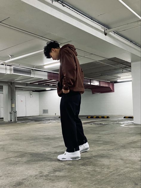 Hoodie Outfit Pose, Simple Guy Outfits Aesthetic, Hoodie Sweatpants Outfit Men, Brown Hoodie Outfit Aesthetic, Fit Pic Ideas Men, Black Hoodie Outfit Men Streetwear, Chino Pants Men Outfits Street Styles, Brown Sweatshirt Outfit Men, Pose With Hoodie