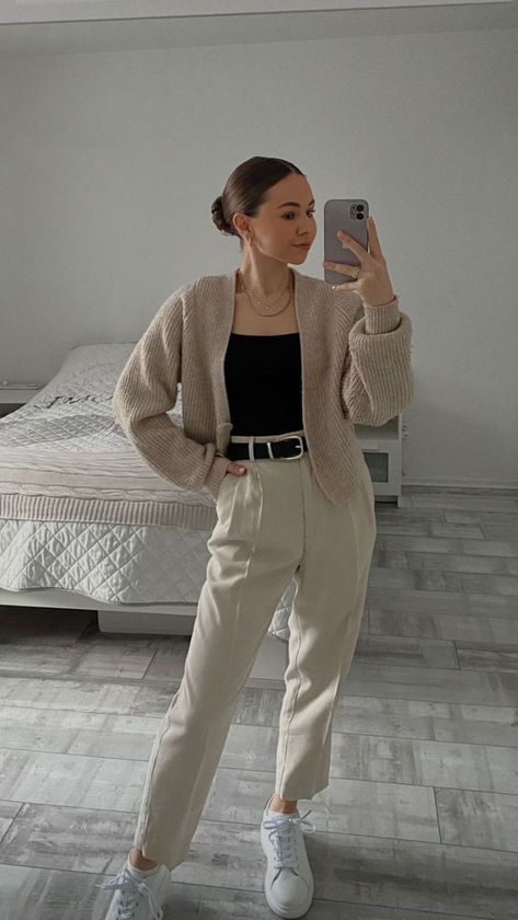 Work Smart Casual Women, Formal Outfit For Work, Business Causal Outfits Women, Outfit Formal Juvenil, Outfits For The Office, Buisness Casual Women, Outfit Uni, Mom Outfits Spring, Smart Casual Women Outfits