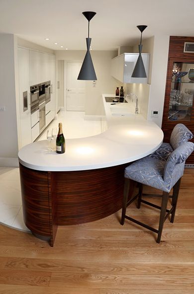 Round Peninsula Kitchen, Curved Breakfast Bar, Normal Kitchen Design, Non Modular Kitchen, Kitchen Design Island, Bar Counter Design Home, Kitchen Rack Design, New Kitchen Inspiration, Normal Kitchen