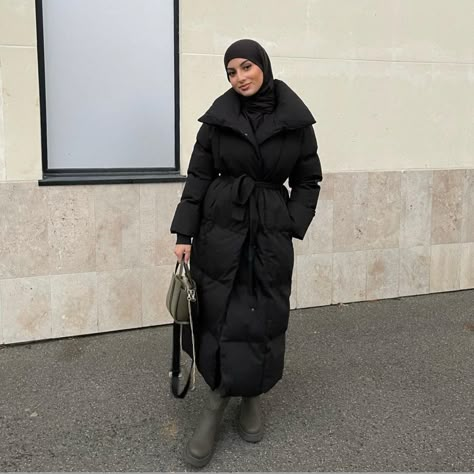 Long Black Puffer Coat Outfit, Long Puffer Outfit, Black Puffer Coat Outfit, Long Puffer Coat Outfit, Puffer Jacket Outfit Black, Long Puffer Jacket Outfit, Jacket Without Sleeves, Black Puffer Jacket Outfit, Long Black Puffer Coat