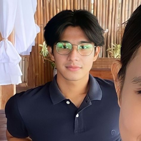 Round Glasses Men Aesthetic, Boy With Glasses, Vietnamese Men, Filipino Guys, Random Guy, Boys Glasses, Portrait Photography Men, Classy Couple, Boy Face