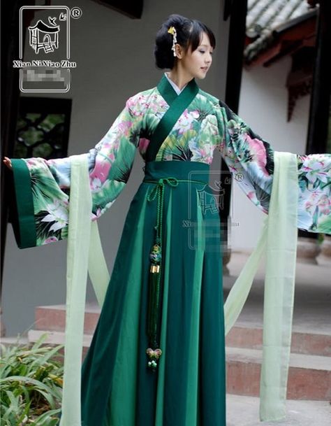 Traditional Asian Dress, Green Kimono, Traditional Chinese Dress, China Dress, Chinese Clothing, Asian Outfits, Traditional Fashion, Japanese Outfits, Chinese Dress