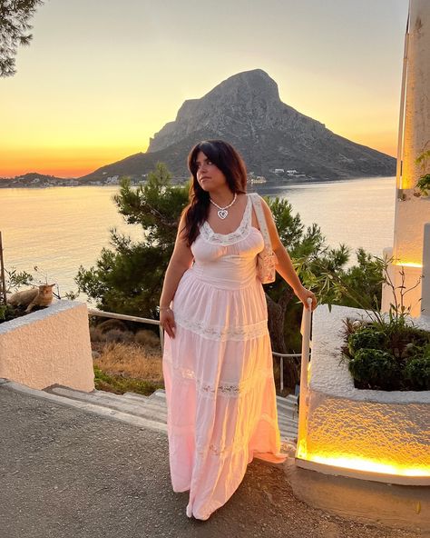 nights in greece 🌸🌅💖 Midsize Greece Outfits, Greece Clothing Aesthetic, Fashion For Mid Size Women, Greece Movie Outfits, Plus Size Aphrodite, Midsize Princesscore, Greece Fits, Aphrodite Cabin, Pearl Princess