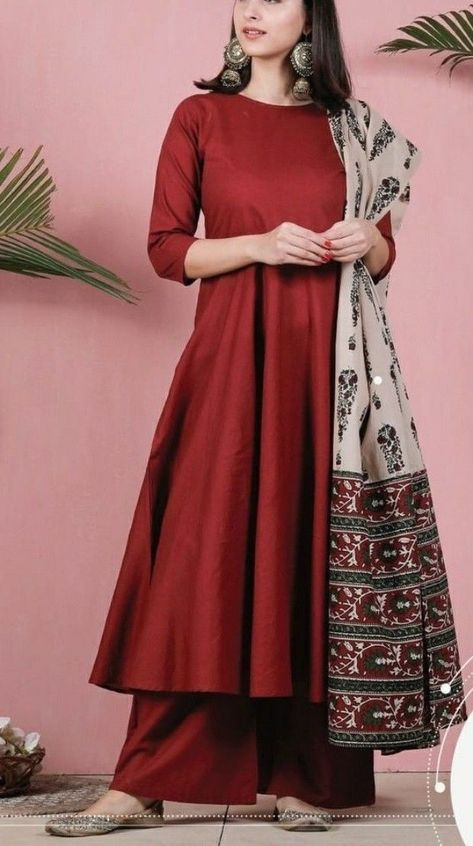 Plain Long Kurti Designs, Pakistani Dresses Party Wear, Style Outfits Summer, Plain Kurti Designs, Pakistani Dresses Party, Party Wear Casual, Summer Vibes Aesthetic, Simple Frocks, Anarkali Dress Pattern