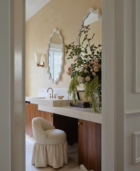 Tiny Dining Rooms, Spanish Home Decor, Bathroom Counter, Bathroom Reno, Vintage Interiors, Luxury House Designs, Design Decor, Interior Inspo, Bathroom Inspiration