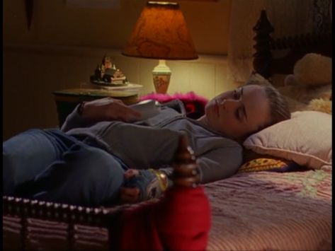 Rory Gilmore Sleeping, Rory Gilmore Crying, Rory Gilmore Chilton, Rory Core, Gilmore Girls Episodes, Gilmore Aesthetic, Rory Gilmore Style, Team Logan, Alexis Bledel