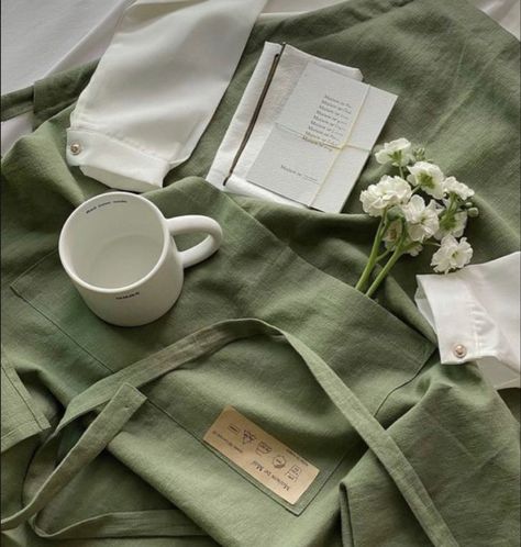 Green Aesthetic Tumblr, Bedroom Aesthetic Cozy, Mint Aesthetic, Mint Green Aesthetic, Sage Green Wallpaper, Dark Green Aesthetic, Color Vibe, Green Photo, Green Theme