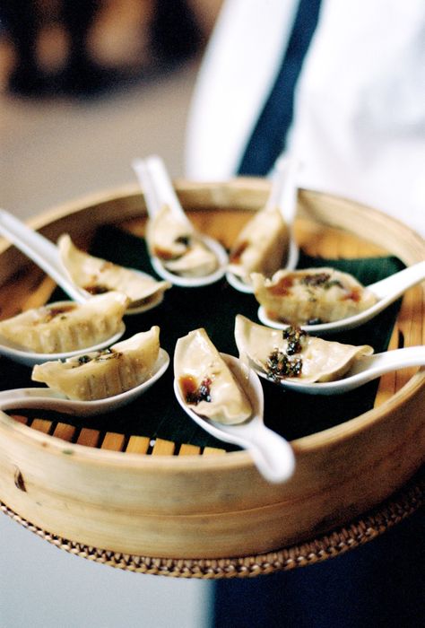 Classy Wedding Food Ideas, Sushi Passed Appetizers, Chinese Food At Wedding, Sushi Canapes Ideas, Wedding Dumplings, Orderves Wedding, Wedding Food Asian, Unique Wedding Food Stations, Asian Canapes