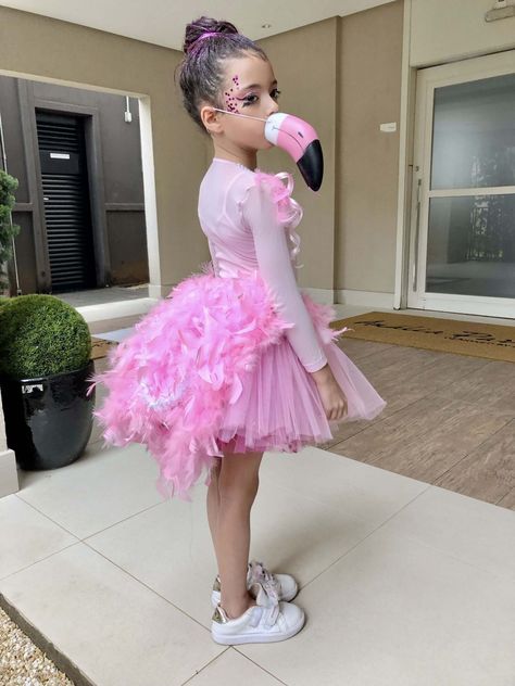 Flamingo Costume DIY Ideas for Kids - Kids Art & Craft Flamingo Costume Womens, Flamingo Costume Diy, Flamingo Fancy Dress, Diy Flamingo Costume, Costume Diy Ideas, Butterfly Costume Kids, Flamingo Halloween Costume, Diy Flamingo, Flamingo Costume