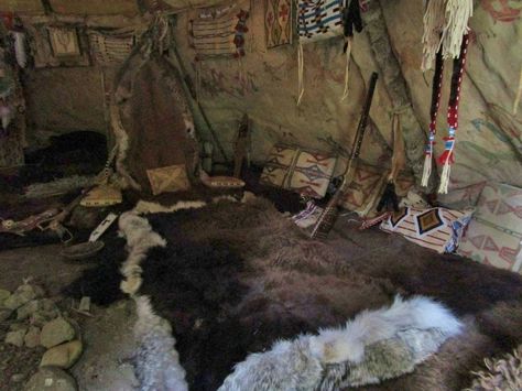 Native American Tipi, Tipi Interior, Native American Houses, Indian Teepee, Native American Home, Native American Teepee, Native American Decor, American Decor, Native American Tribes