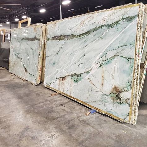 Quartz Kitchen Countertops Colors, Quartzite Countertops Colors, Quartz Countertops Colors, Countertop Colors, Marble Countertops Kitchen, Quartz Kitchen Countertops, Countertop Colours, Wall Decor Kitchen, Beach House Kitchens