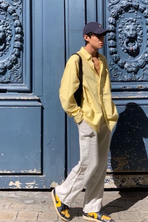 These summer outfits for men: Which suits you best? Pick your favorite! Yellow Outfit Men, Yellow Shoes Outfit, Yellow Outfit Ideas, Yellow Shirt Outfit, Yellow Guy, Men's Dress Shirts, Aesthetic Outfits Men, Outfits Hombre, Street Style Outfits Men