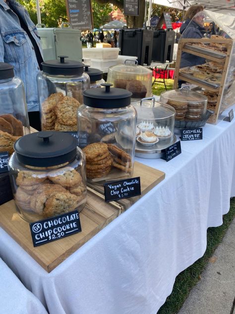 Cookie Stand Farmers Market, Baked Goods Market Stall, Cookie Display Ideas For Selling, Bake Sale Table Set Up, Cookies Farmers Market, Cookies Stand Display, Pastry Stand Display, Easy Food Vendor Ideas, Bakery Festival Booth