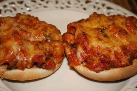 These are nice to serve for a snack. My Mom used to serve them for her Bridge Group. I have served them with a bowl of soup for supper. If you like pizza, I think you will like these. This mixture can be kept in the fridge for several days and spread on buns when you are ready to use. Pizza Buns Recipe, Quick Easy Salad, Pizza Buns, Recipes Mediterranean, Random Recipes, Buns Recipe, Bun Recipe, Mini Pizza, Bowl Of Soup