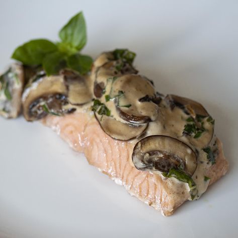 Salmon With Basil Mushroom Sauce Basil Mushroom, Salmon With Basil, Butter Fish, Mushroom Sauce Recipe, Cook Salmon, Pan Fried Salmon, One Skillet, Salmon Dinner, Easy Salmon