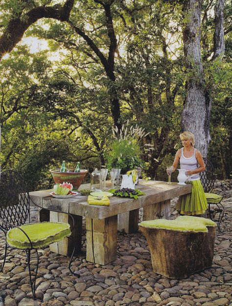 Like rustic chunky table, rock, trunk seat cushion River Rock Patio, Rock Patio, Log Decor, Rock Floor, Floor Outdoor, Jungle Resort, Garden Cabins, Garden Floor, Big Table