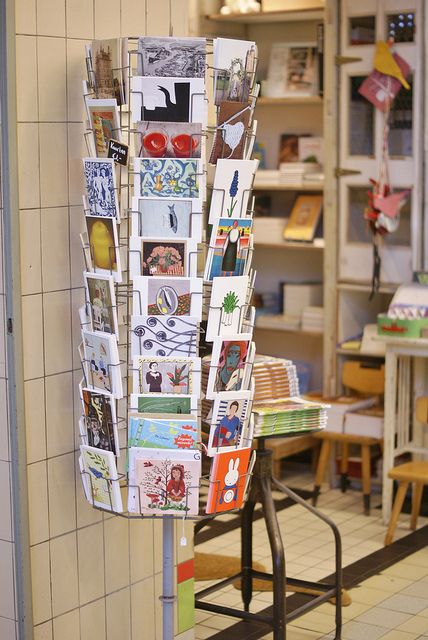 Postcards Vintage Postcard Display, Display Postcards, Postcard Stand, Postcard Rack, Postcard Holder, Bookstore Design, Postcard Display, Cafe Idea, Greeting Card Display