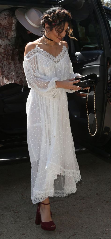 Estilo Vanessa Hudgens, Bohemian Schick, Vanessa Hudgens Style, Edgy Chic, Maxi Robes, Vanessa Hudgens, Mode Inspo, Dakota Johnson, Look Vintage